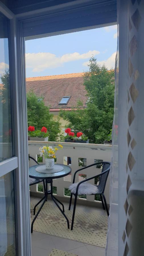 Anna Gyoengye Apartman Debrecen Ngoại thất bức ảnh